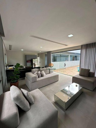 Casa, 3 quartos, 270 m² - Foto 1