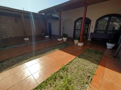 Casa, 4 quartos, 200 m² - Foto 1
