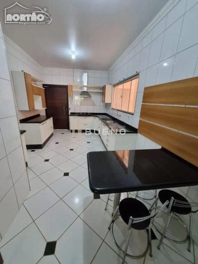 Casa, 3 quartos, 270 m² - Foto 4