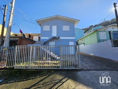 Casa, 6 quartos, 130 m² - Foto 1