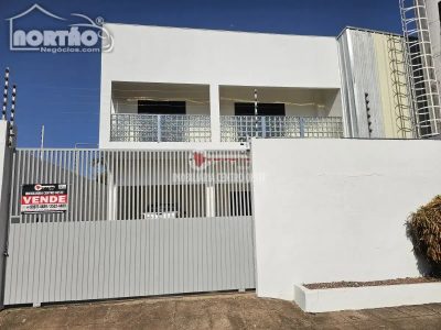 Casa, 4 quartos, 225 m² - Foto 1