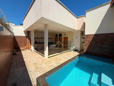 Casa, 4 quartos, 168 m² - Foto 1