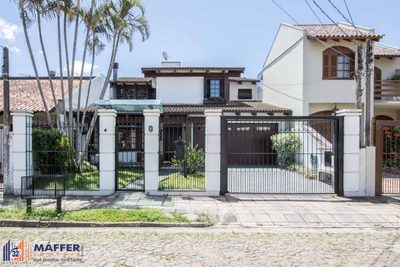Casa, 4 quartos, 238 m² - Foto 1