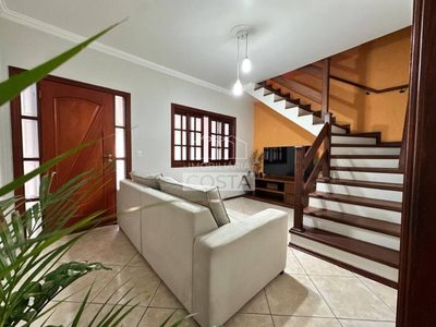 Casa, 4 quartos, 162 m² - Foto 1