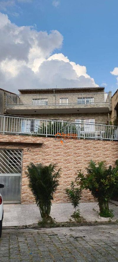 Sobrado, 3 quartos, 240 m² - Foto 1