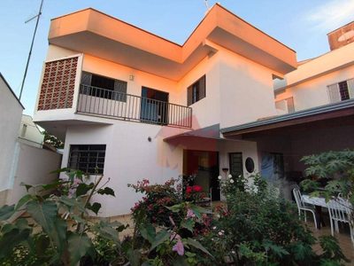 Sobrado, 3 quartos, 233 m² - Foto 1