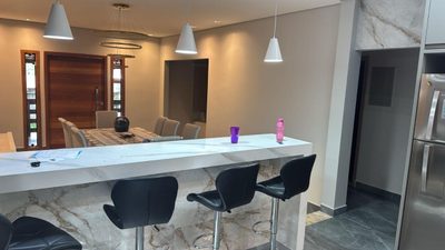 Casa, 4 quartos, 259 m² - Foto 1