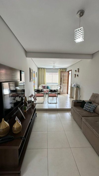 Casa, 3 quartos, 210 m² - Foto 1