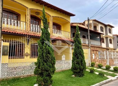 Casa, 4 quartos, 235 m² - Foto 1