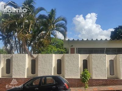 Casa, 5 quartos, 249 m² - Foto 1