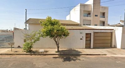 Casa, 4 quartos, 235 m² - Foto 1