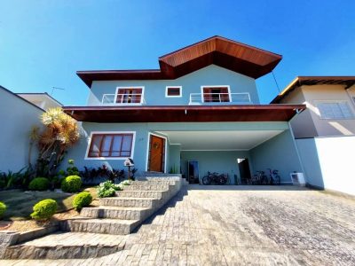 Casa, 4 quartos, 218 m² - Foto 1