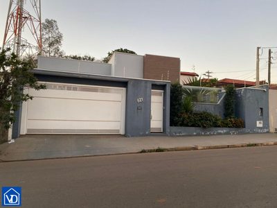 Casa, 3 quartos, 241 m² - Foto 1
