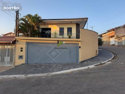 Casa, 5 quartos, 202 m² - Foto 1