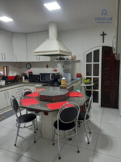 Casa, 3 quartos, 197 m² - Foto 3