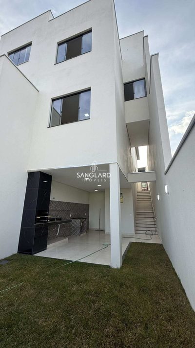 Casa, 3 quartos, 246 m² - Foto 1