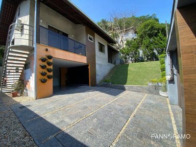 Casa, 4 quartos, 215 m² - Foto 1