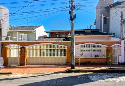 Casa, 4 quartos, 249 m² - Foto 1