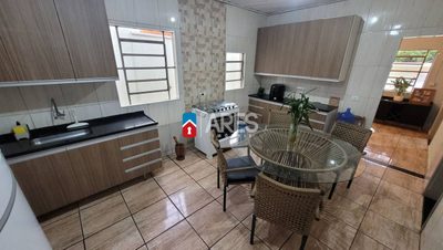 Casa, 5 quartos, 330 m² - Foto 1