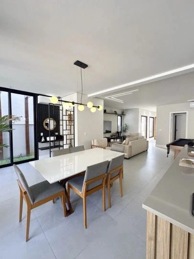 Casa, 4 quartos, 247 m² - Foto 1