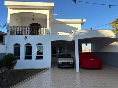 Casa, 3 quartos, 200 m² - Foto 1