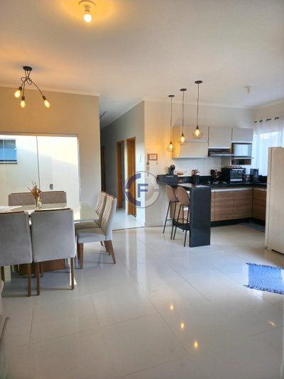 Casa, 3 quartos, 250 m² - Foto 1