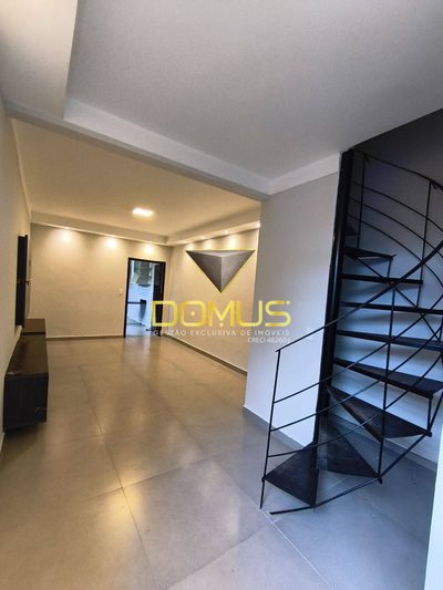 Sobrado, 3 quartos, 217 m² - Foto 1