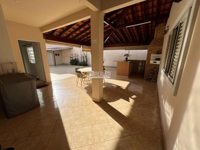Casa, 4 quartos, 234 m² - Foto 2