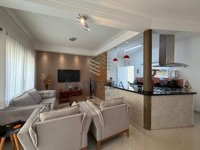 Casa, 3 quartos, 230 m² - Foto 1
