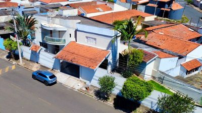 Casa, 3 quartos, 220 m² - Foto 1