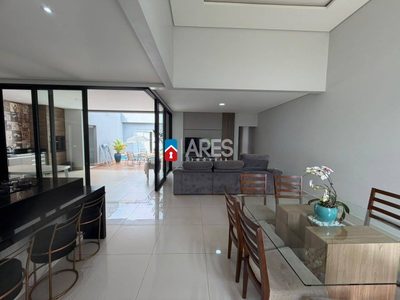 Casa, 3 quartos, 184 m² - Foto 1