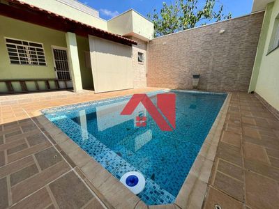 Casa, 3 quartos, 258 m² - Foto 1