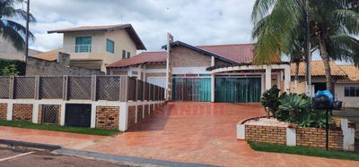 Casa, 4 quartos, 252 m² - Foto 1