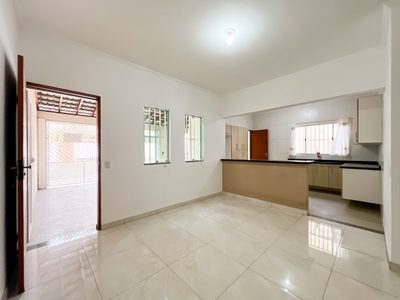 Casa, 5 quartos, 141 m² - Foto 1