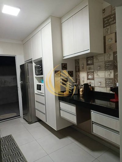 Sobrado, 3 quartos, 556 m² - Foto 1