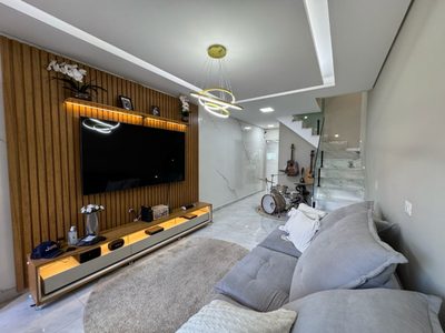 Sobrado, 3 quartos, 15715 m² - Foto 1