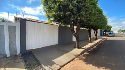 Casa, 5 quartos, 230 m² - Foto 1