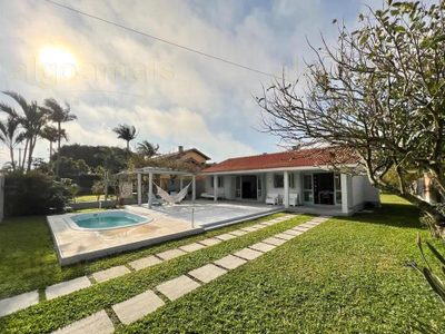 Casa, 5 quartos, 230 m² - Foto 1