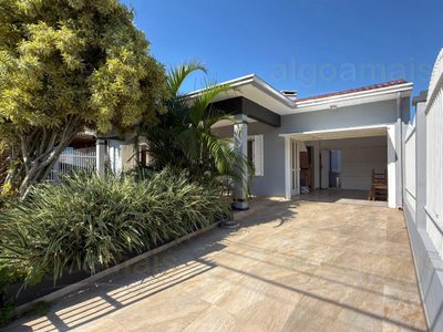 Casa, 4 quartos, 263 m² - Foto 1