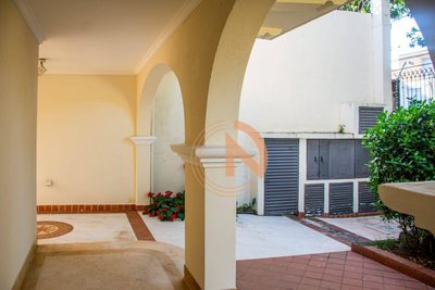 Sobrado, 4 quartos, 240 m² - Foto 1