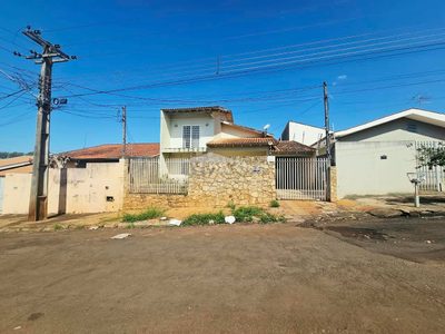 Sobrado, 4 quartos, 246 m² - Foto 1