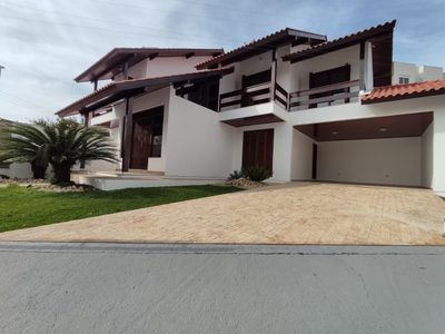 Casa, 4 quartos, 249 m² - Foto 1