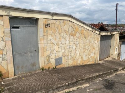 Casa, 2 quartos, 200 m² - Foto 1