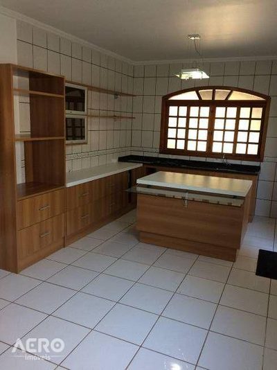 Casa, 3 quartos, 202 m² - Foto 2