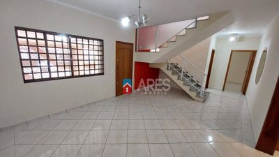 Casa, 4 quartos, 205 m² - Foto 1