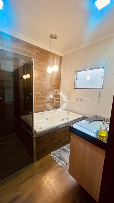 Casa, 2 quartos, 241 m² - Foto 1