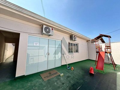 Casa, 4 quartos, 180 m² - Foto 1