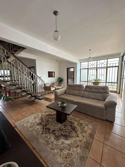 Casa, 3 quartos, 234 m² - Foto 1