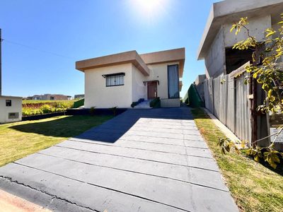 Casa, 4 quartos, 203 m² - Foto 1
