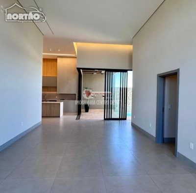 Casa, 1 quarto, 214 m² - Foto 2